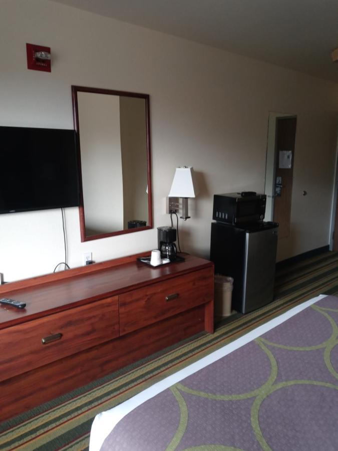 Super 8 By Wyndham Windsor Hotel Exterior foto
