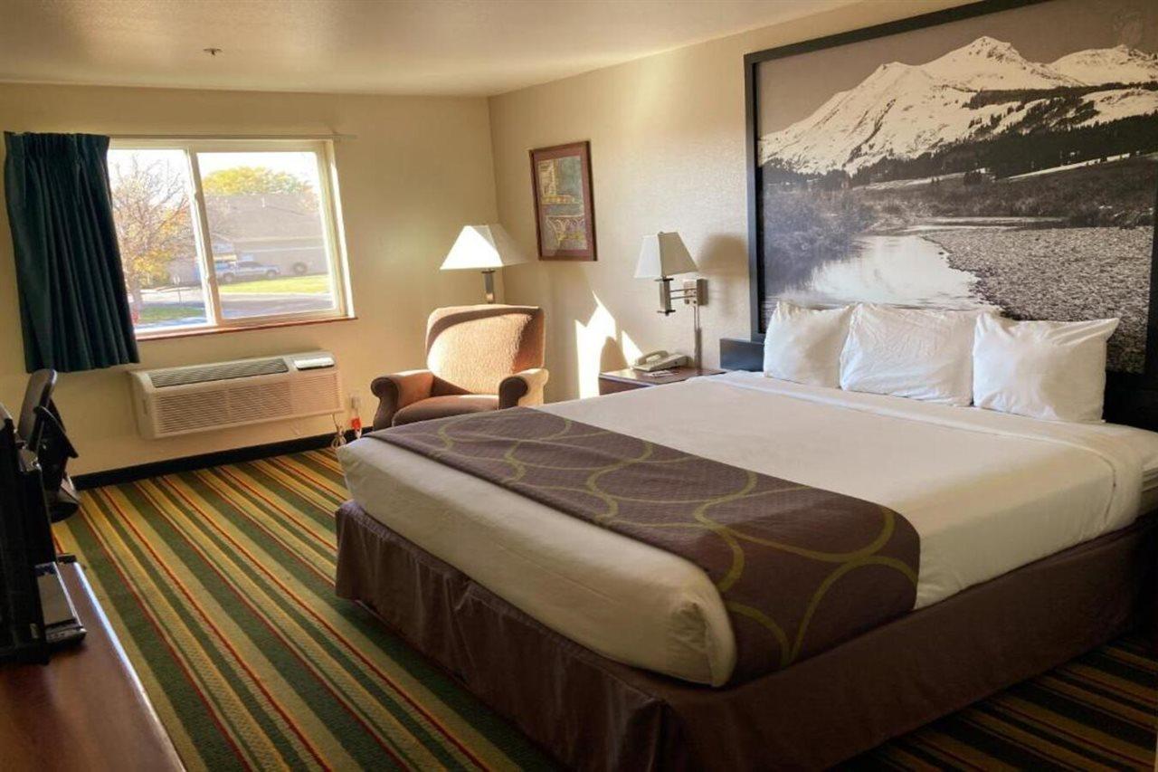 Super 8 By Wyndham Windsor Hotel Exterior foto