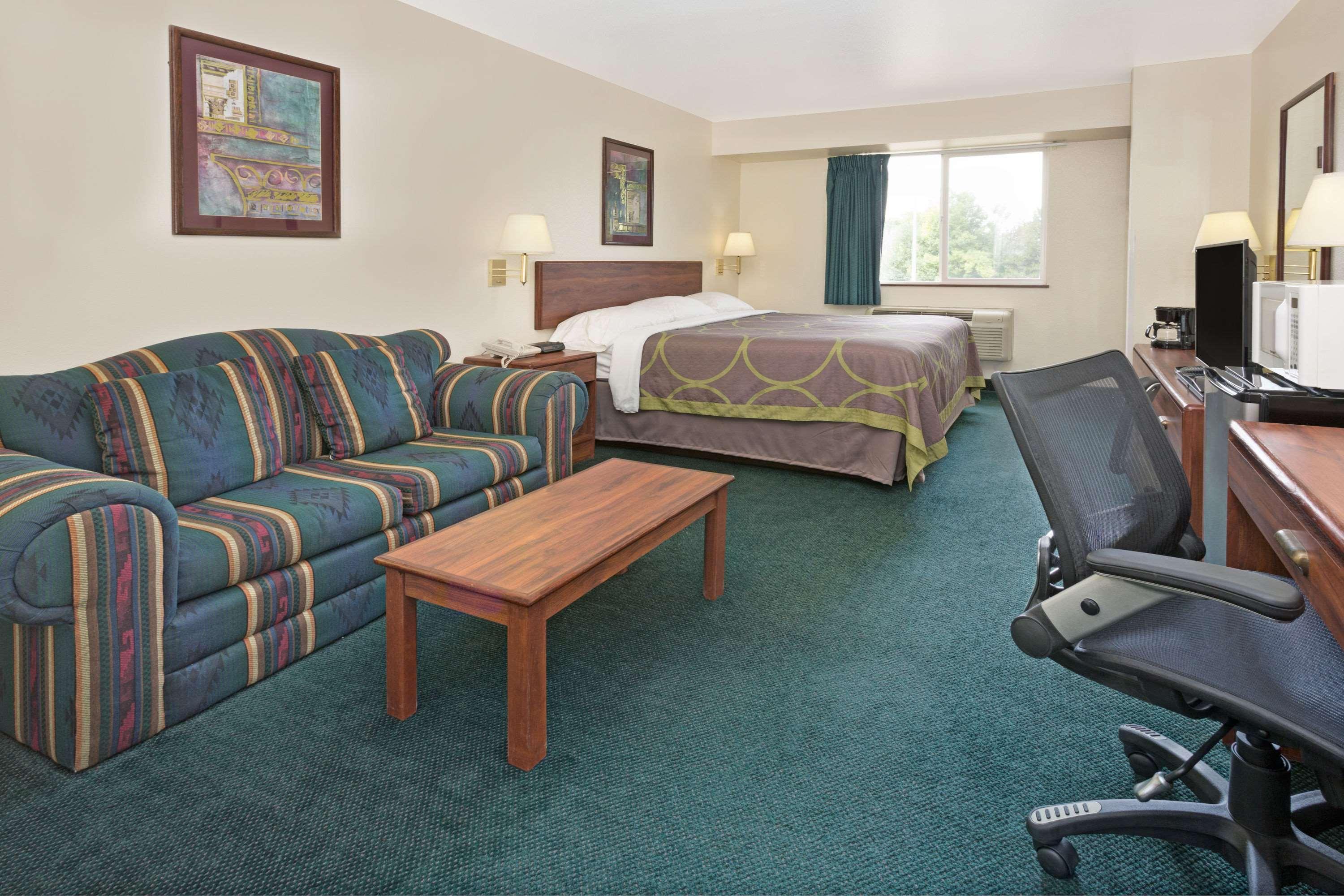 Super 8 By Wyndham Windsor Hotel Exterior foto